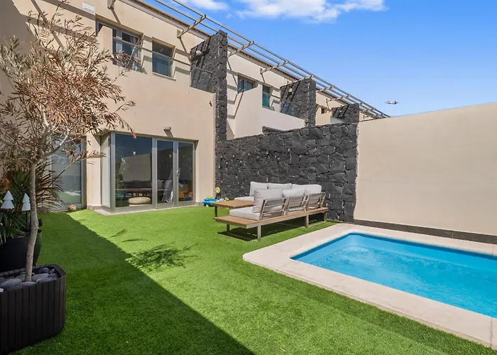 Semesterbostad Amarilla Golf Pool House