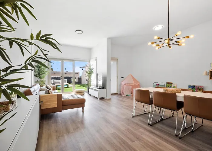 Amarilla Golf Pool House *